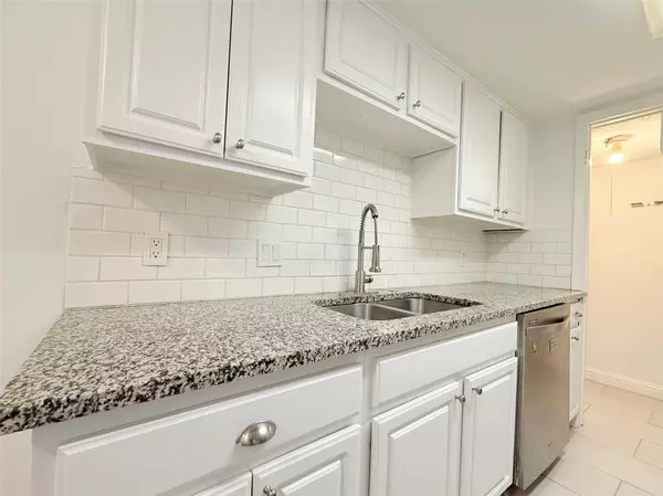 2124 Burton DR #125, Austin, TX 78741