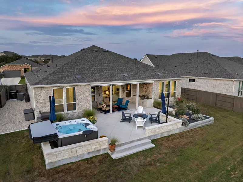 253 Barn Hill LOOP, Dripping Springs, TX 78620