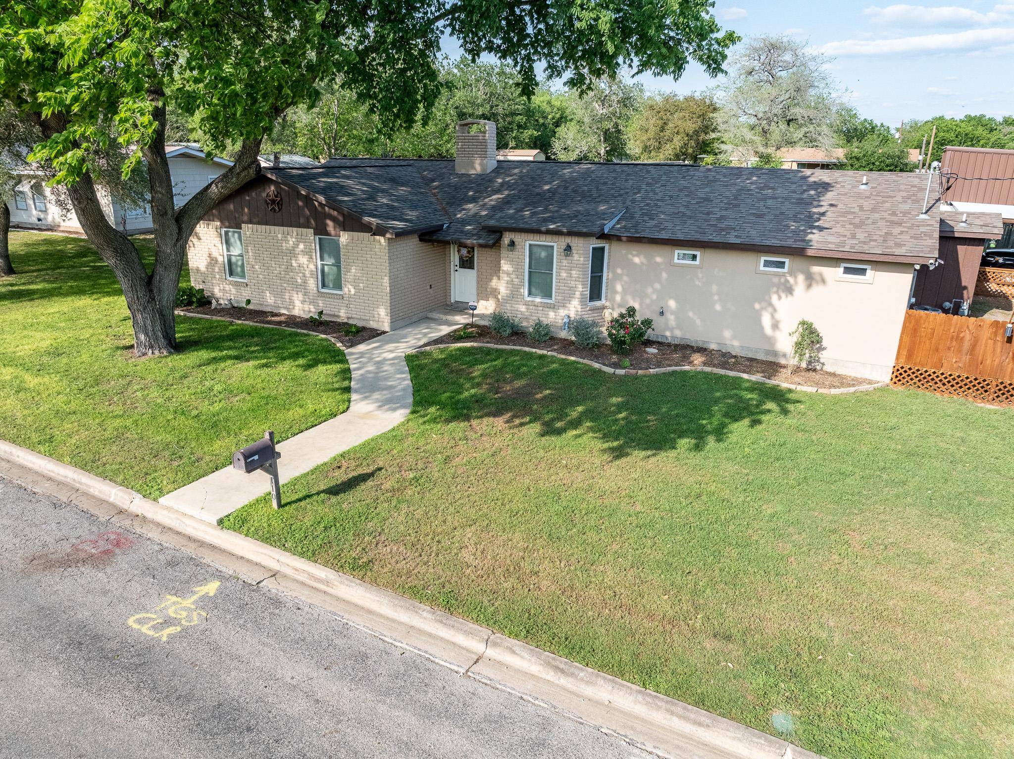 110 Live Oak ST, Gonzales, TX 78629