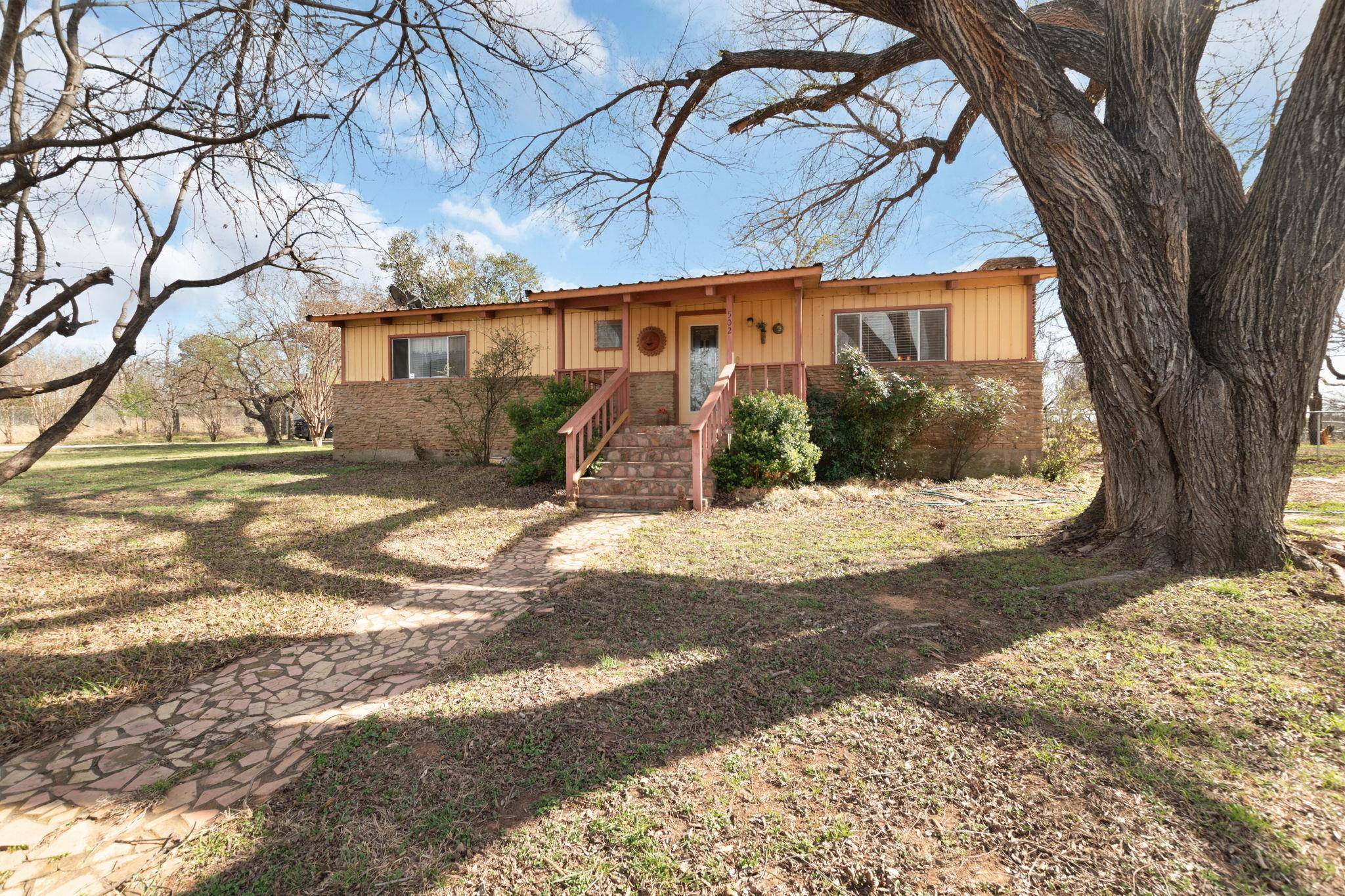 Burnet, TX 78611,502 N River Oaks DR