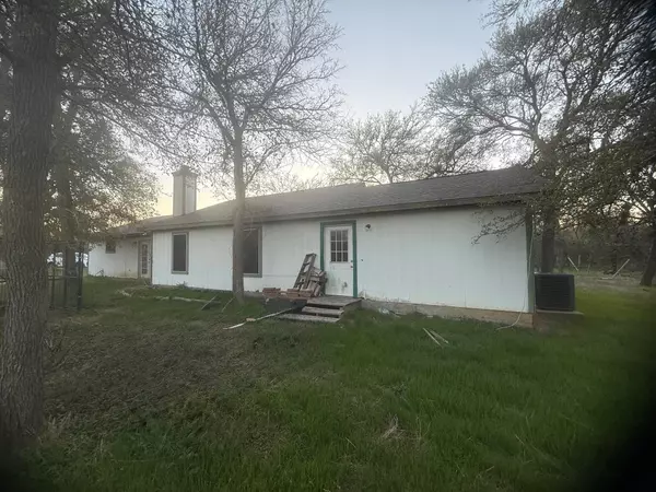 Dale, TX 78616,326 The Forest RD