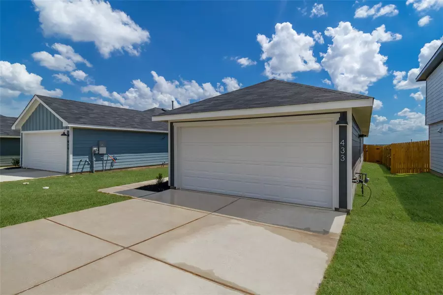 395 Bull Lake CIR, Buda, TX 78610