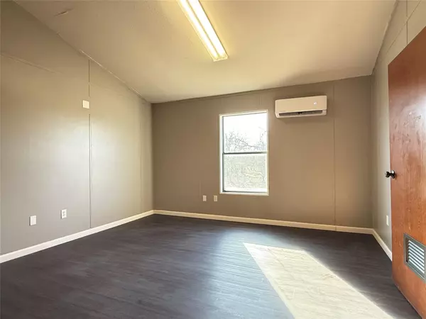 Lampasas, TX 76550,140 Private Road 4352 #B