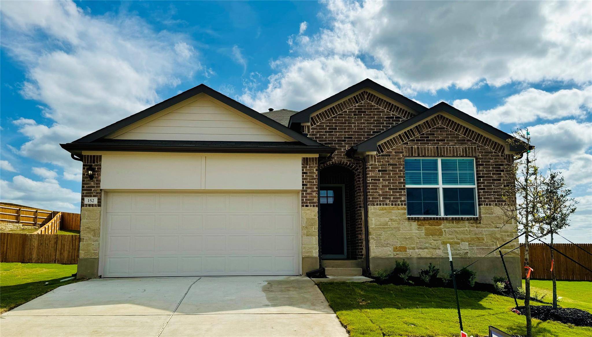 152 Docile LOOP, San Marcos, TX 78666