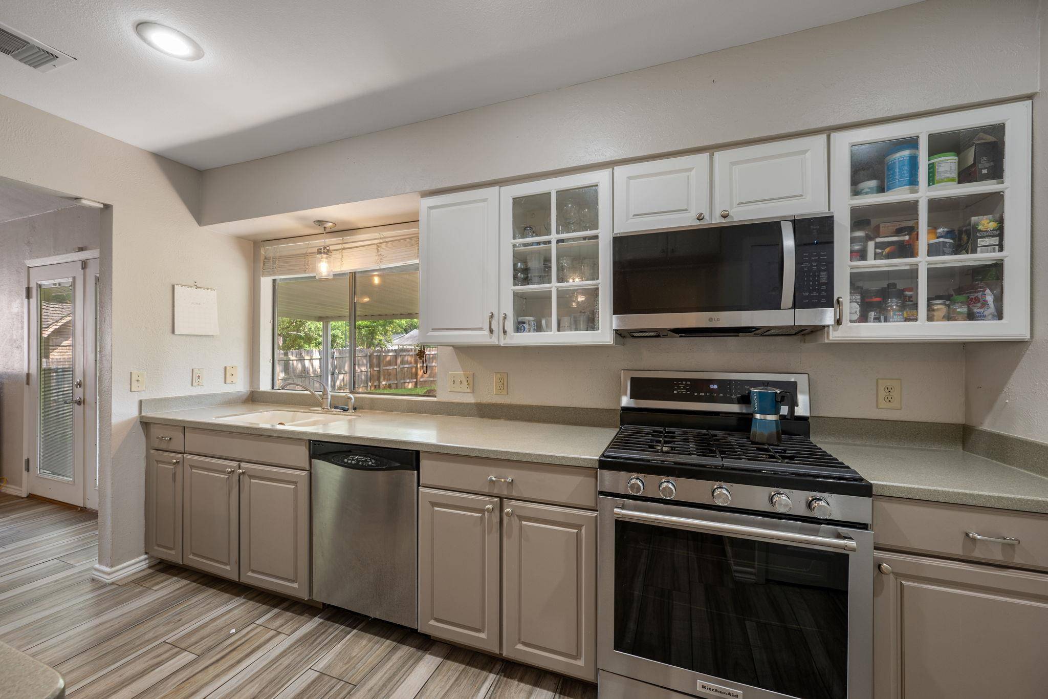 1300 Neans DR, Austin, TX 78758