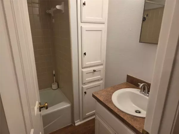 Austin, TX 78759,8111 Baywood DR #A