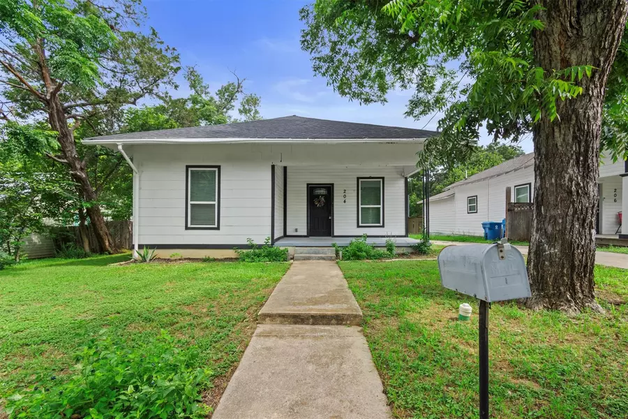 204 E Brenham ST, Elgin, TX 78621