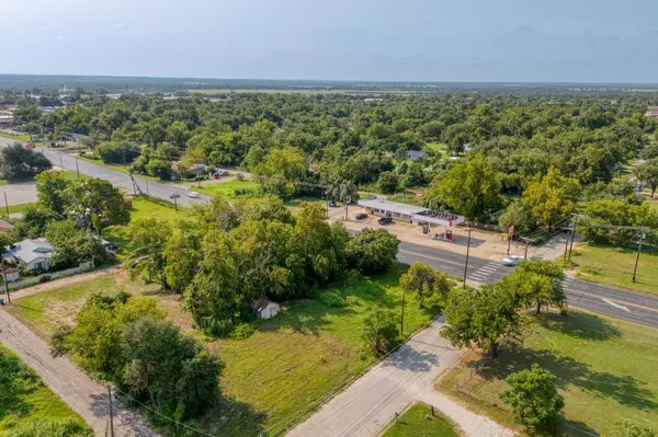 Cameron, TX 76520,401 N Bowie Ave