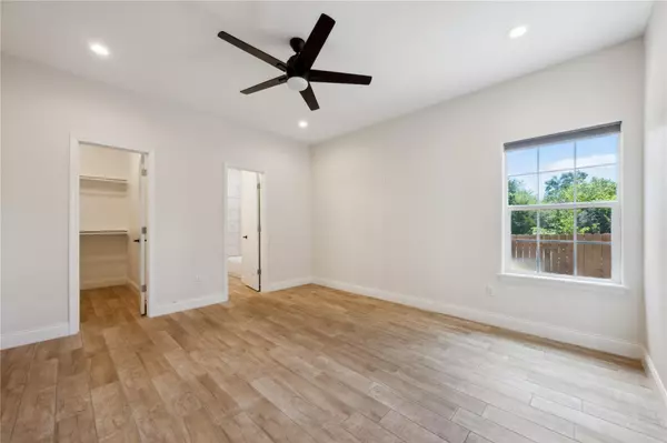 Lockhart, TX 78644,810 E Navarro ST