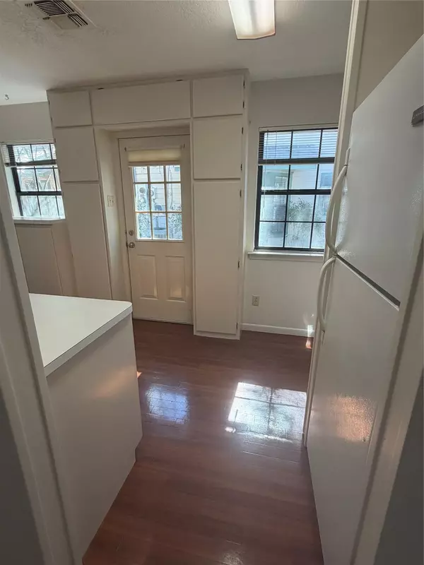 Lockhart, TX 78644,728 W San Antonio ST #102