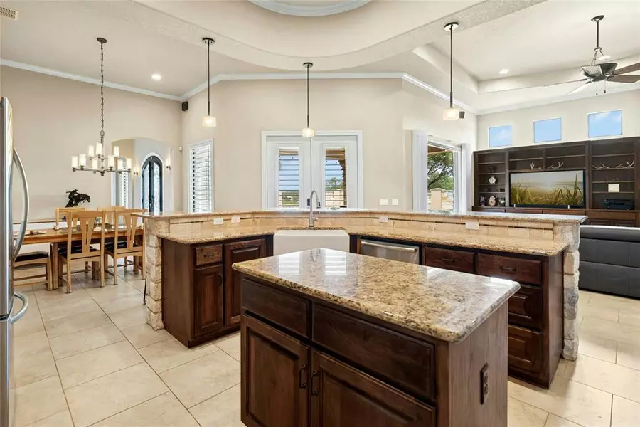 1073 Las Brisas DR, Canyon Lake, TX 78133