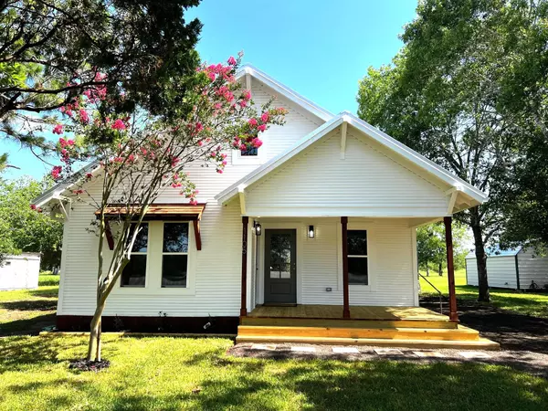 La Grange, TX 78945,1105 Carroll LN