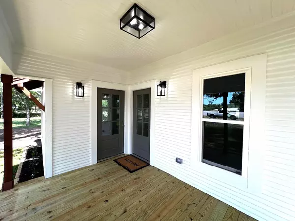 La Grange, TX 78945,1105 Carroll LN