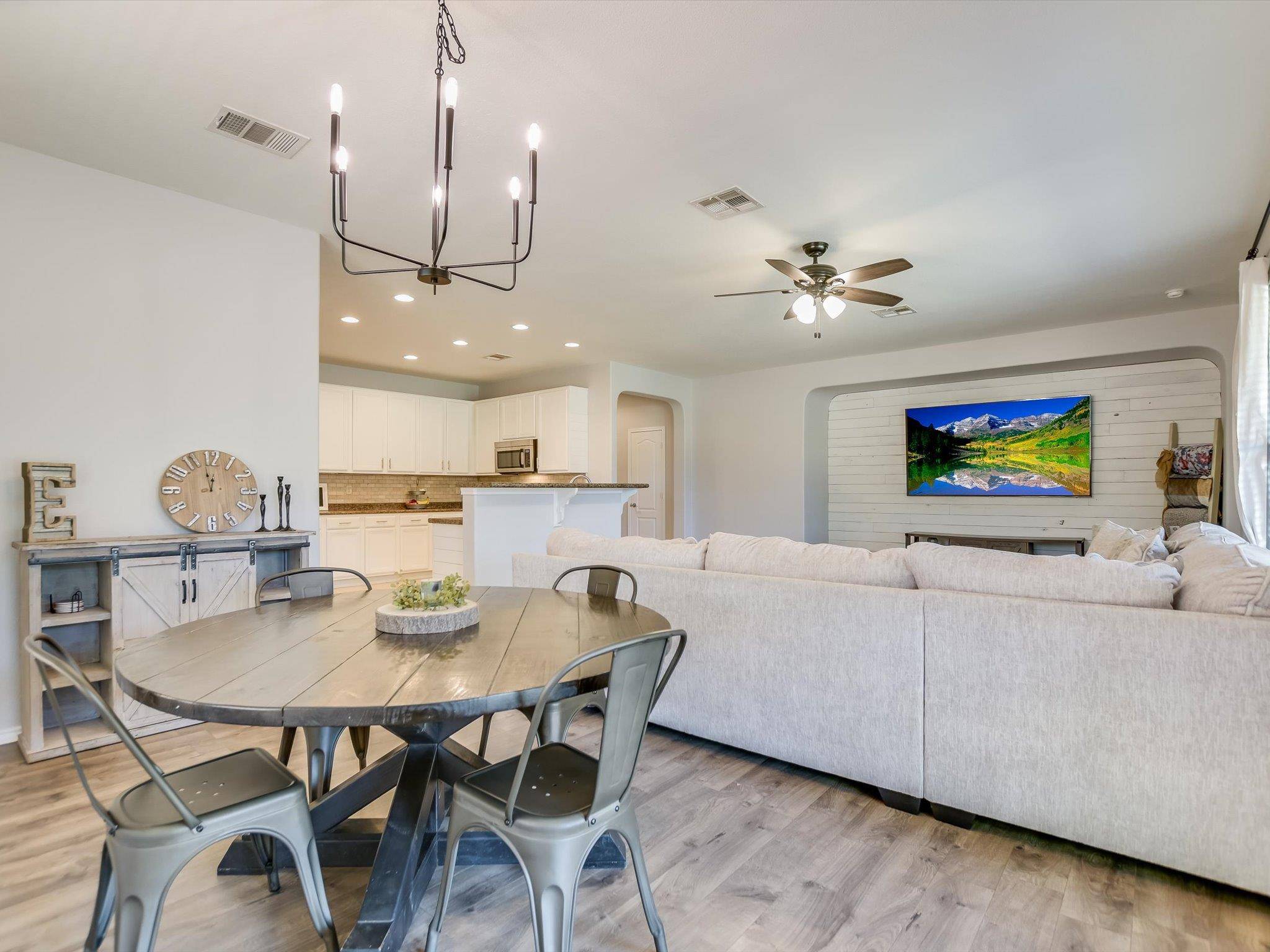 241 Sunnyside DR, Kyle, TX 78640