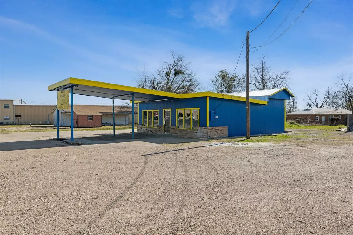 Cameron, TX 76520,1909 W 4th ST