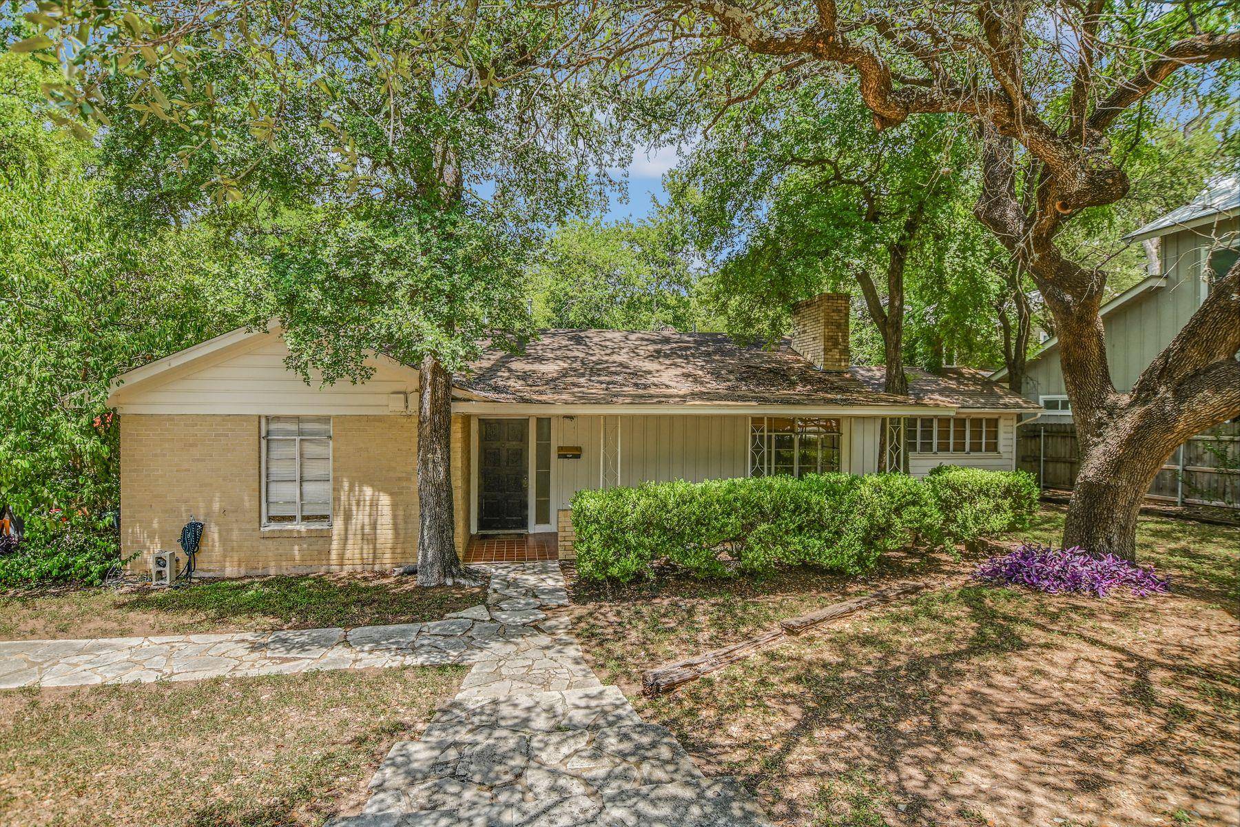 2002 Winsted LN, Austin, TX 78703
