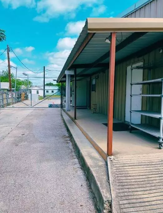 Burnet, TX 78611,105 W Pecan ST