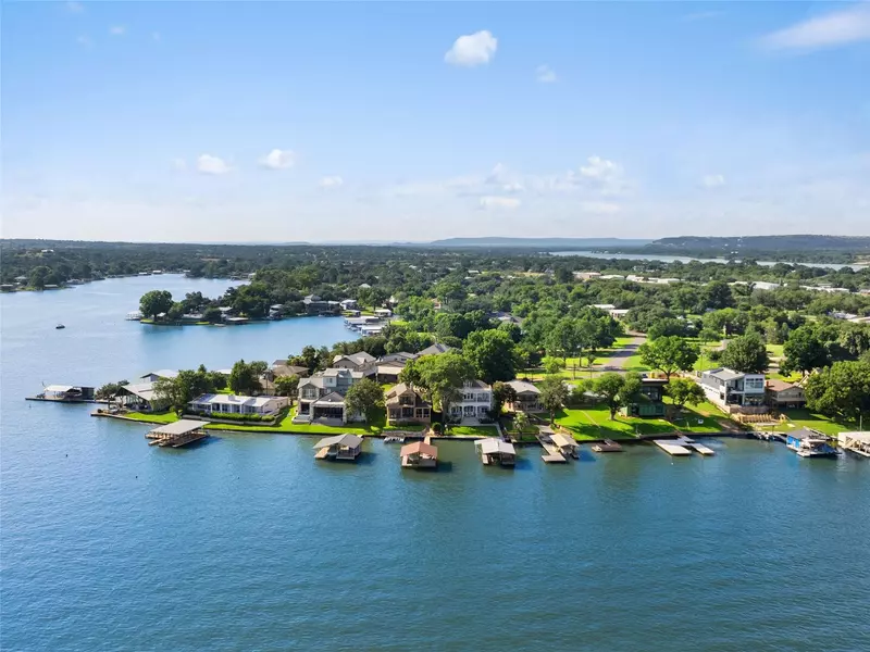 409 Lakeshore LN, Sunrise Beach, TX 78643