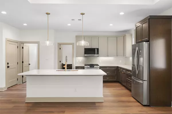 La Grange, TX 78945,271 College S