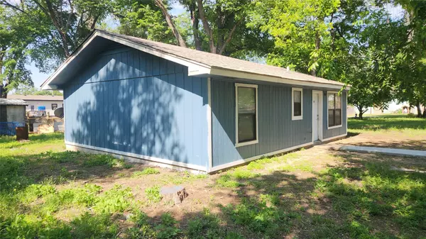 Cameron, TX 76520,903 W 1st ST