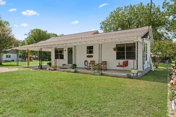 Lockhart, TX 78644,1215 Bois Darc ST