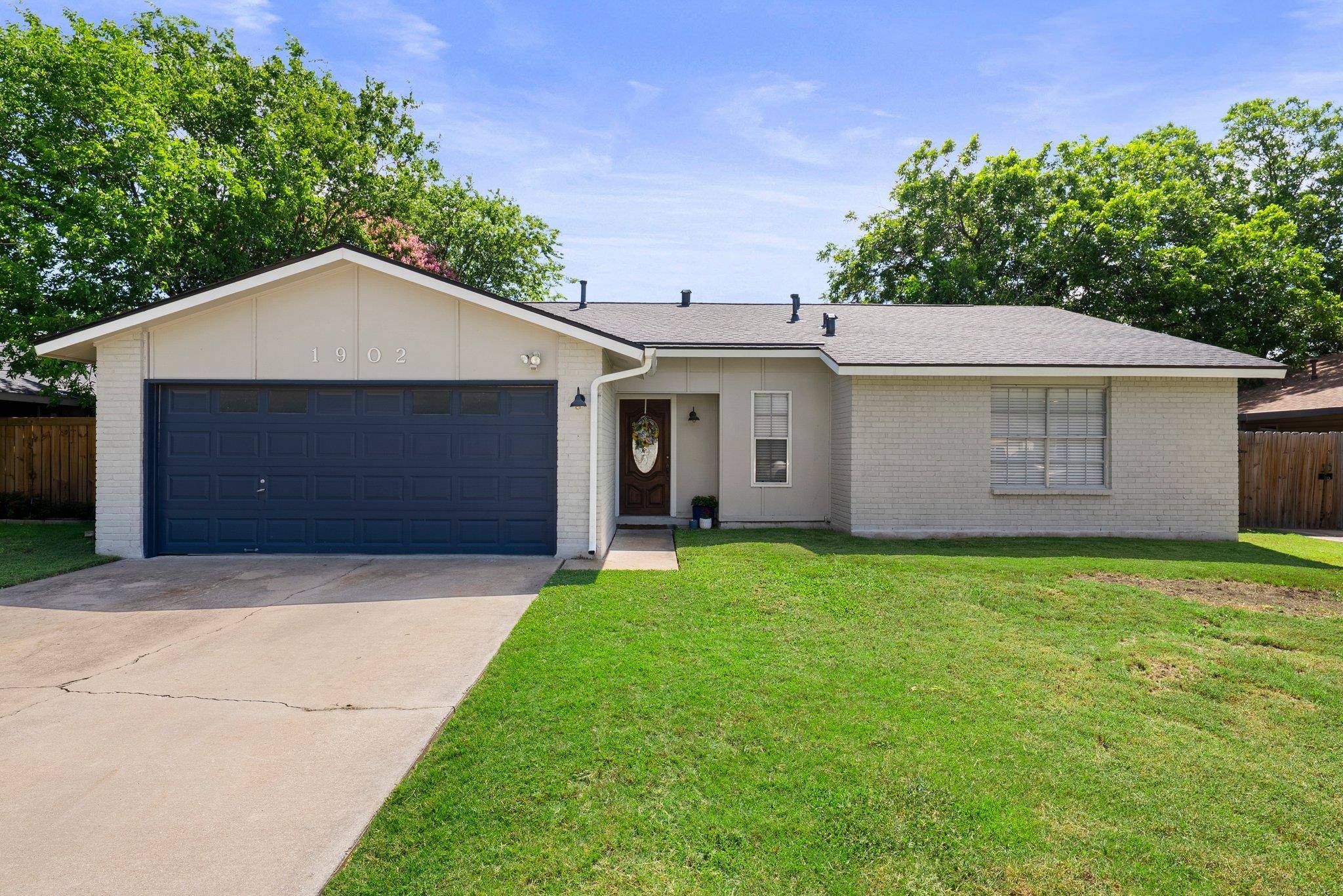 1902 Cameo DR, Round Rock, TX 78664
