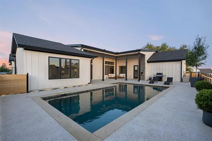 325 Stockman DR, Dripping Springs, TX 78620