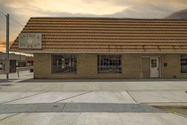 106 W Cameron Ave, Rockdale, TX 76567