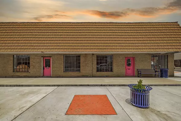 Rockdale, TX 76567,106 W Cameron Ave