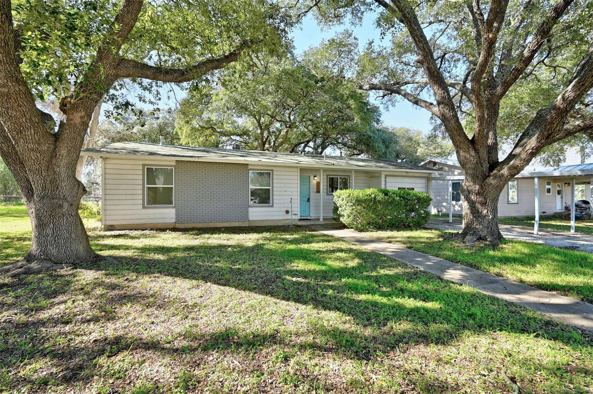 616 Melrose ST, Seguin, TX 78155