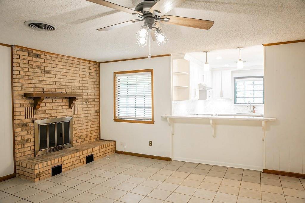 Brenham, TX 77833,215 Edward LN