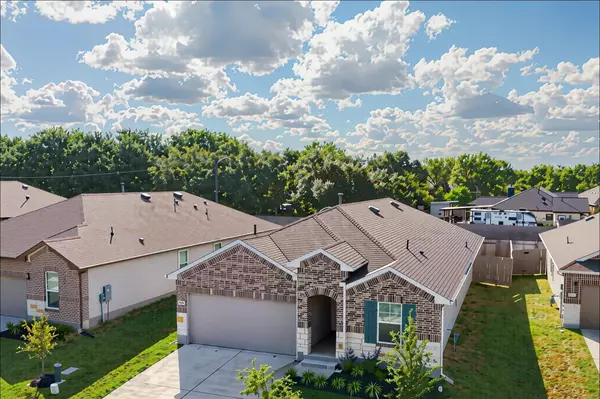 408 St Thomas ST, Lockhart, TX 78644