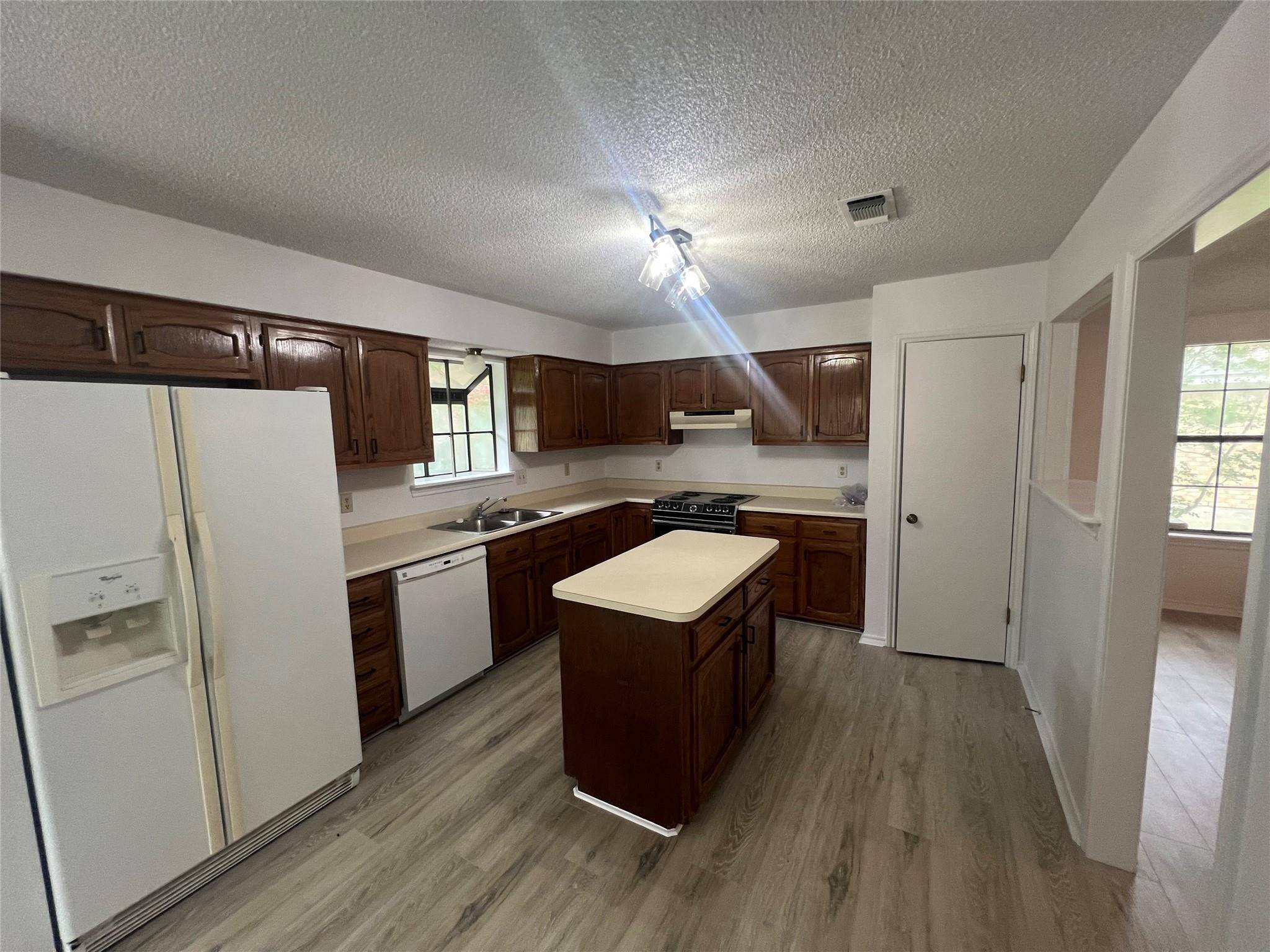 Seguin, TX 78155,146 Forest DR