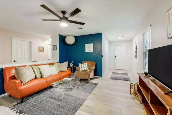 Austin, TX 78744,5301 Apple Orchard LN