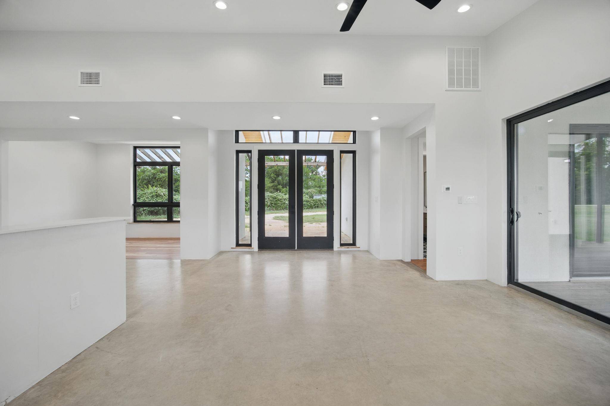 Del Valle, TX 78617,1800 Man O War DR