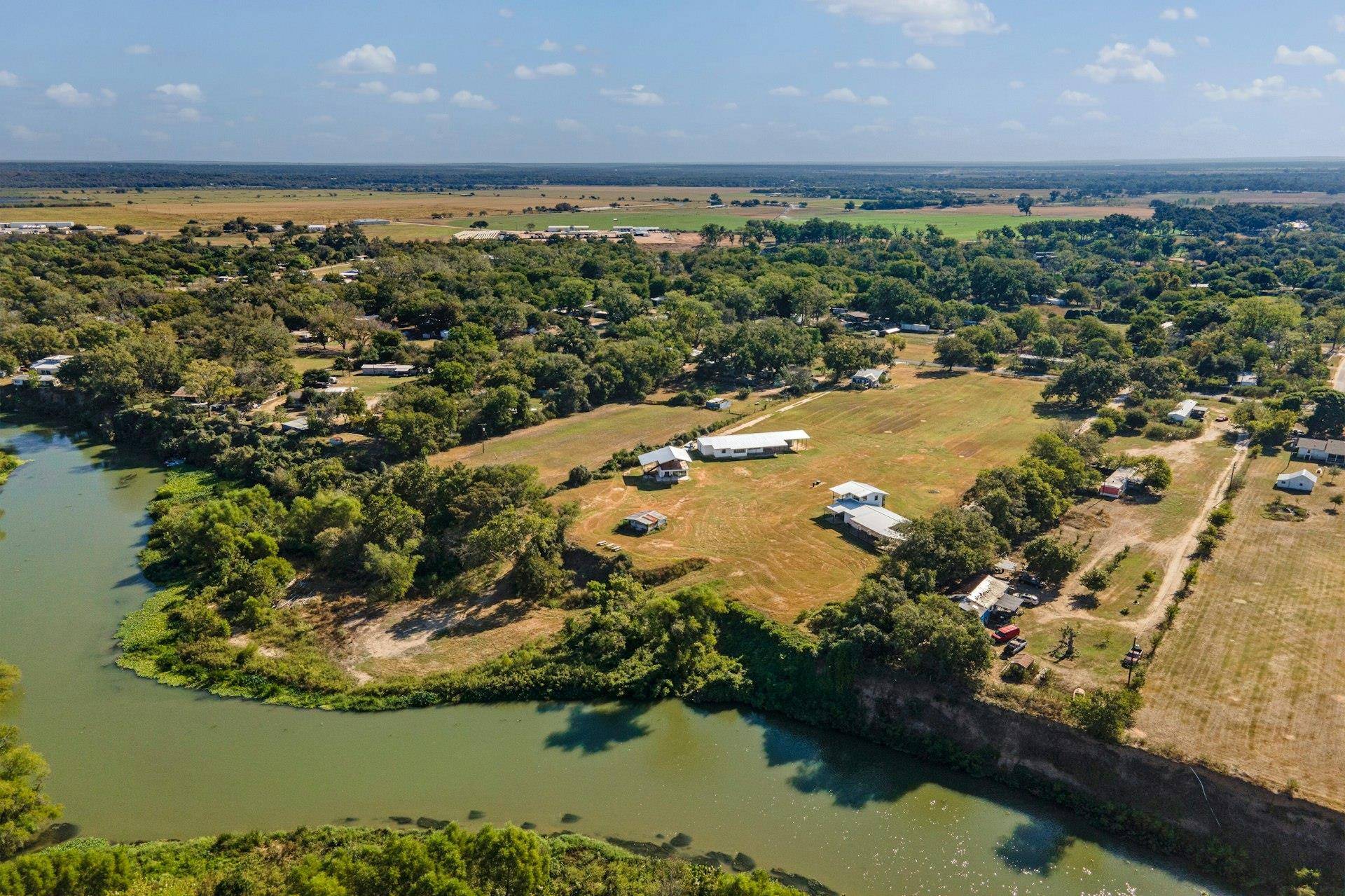 1800 Man O War DR, Del Valle, TX 78617