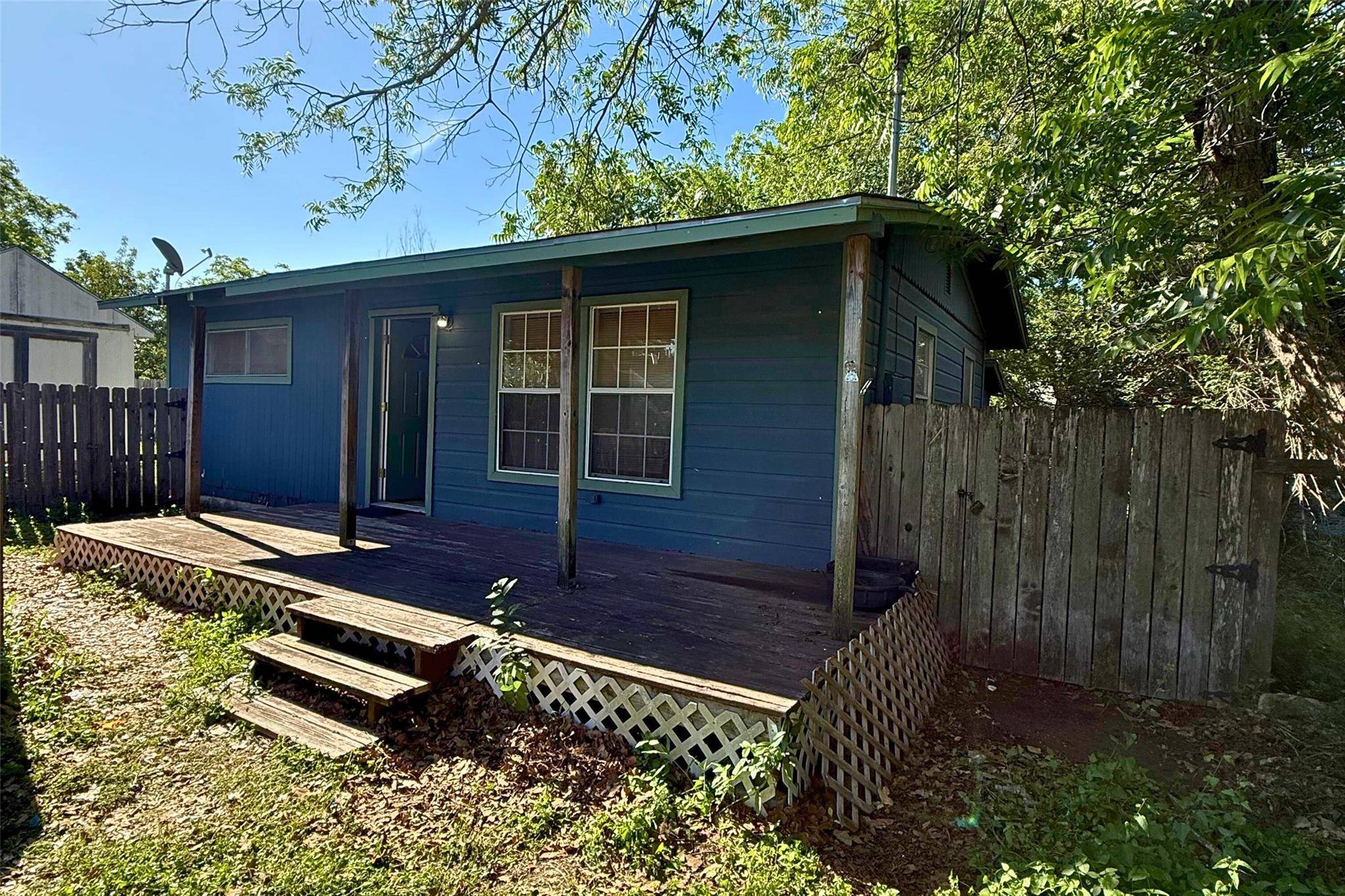 305 E Brier LN, Burnet, TX 78611
