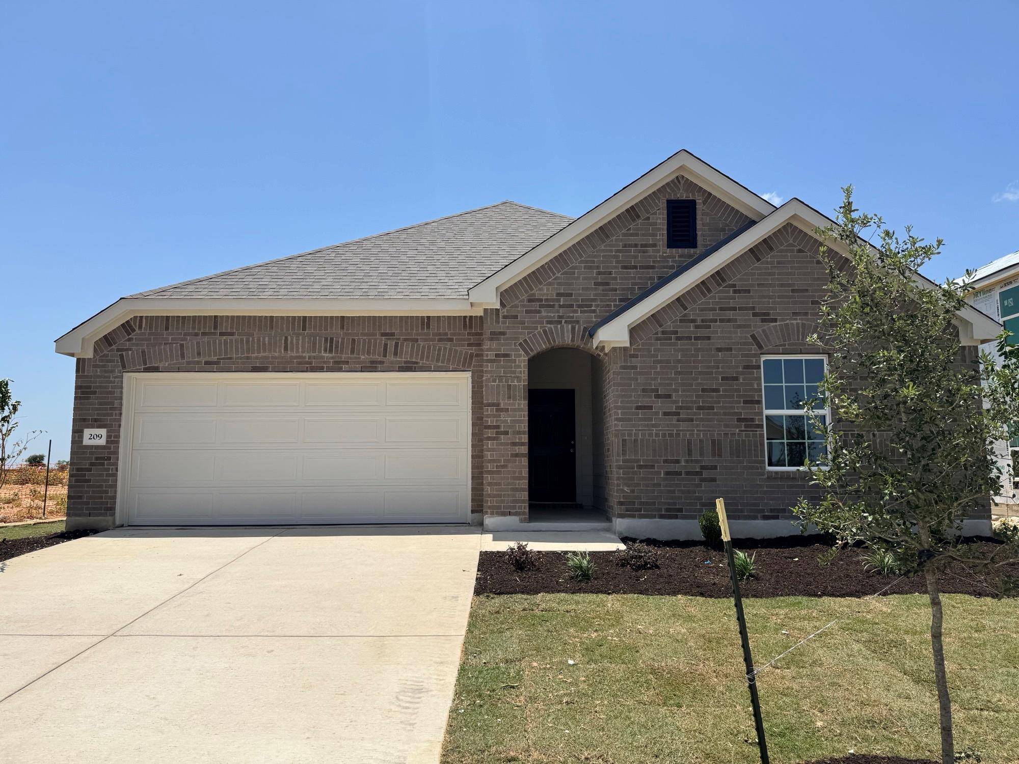 209 Red Wolf DR, Jarrell, TX 76537