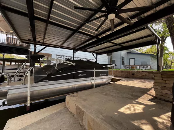 Marble Falls, TX 78654,421 E Briarway DR