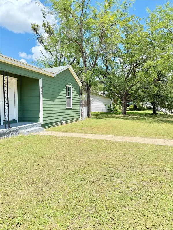 Rockdale, TX 76567,836 W Bell Ave