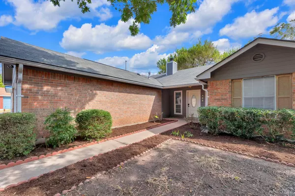 Hutto, TX 78634,302 CLARKS WAY