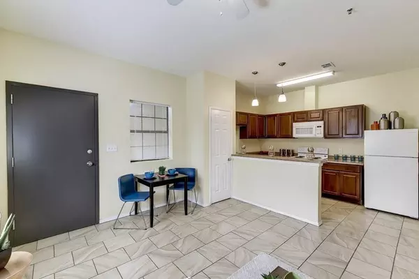 Austin, TX 78702,420 N Pleasant Valley RD #201