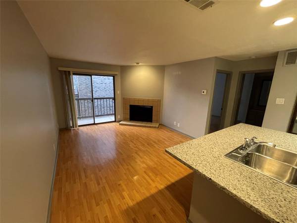 8888 Tallwood DR #1206, Austin, TX 78759
