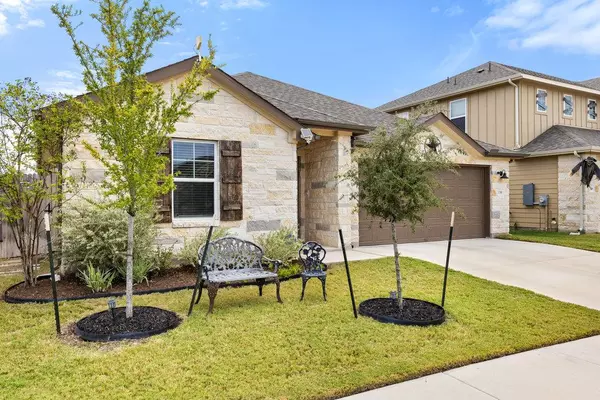 130 Greenspire LN, Hutto, TX 78634