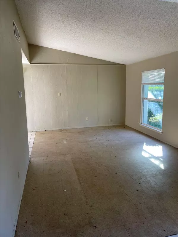 Austin, TX 78744,4704 Lambs LN