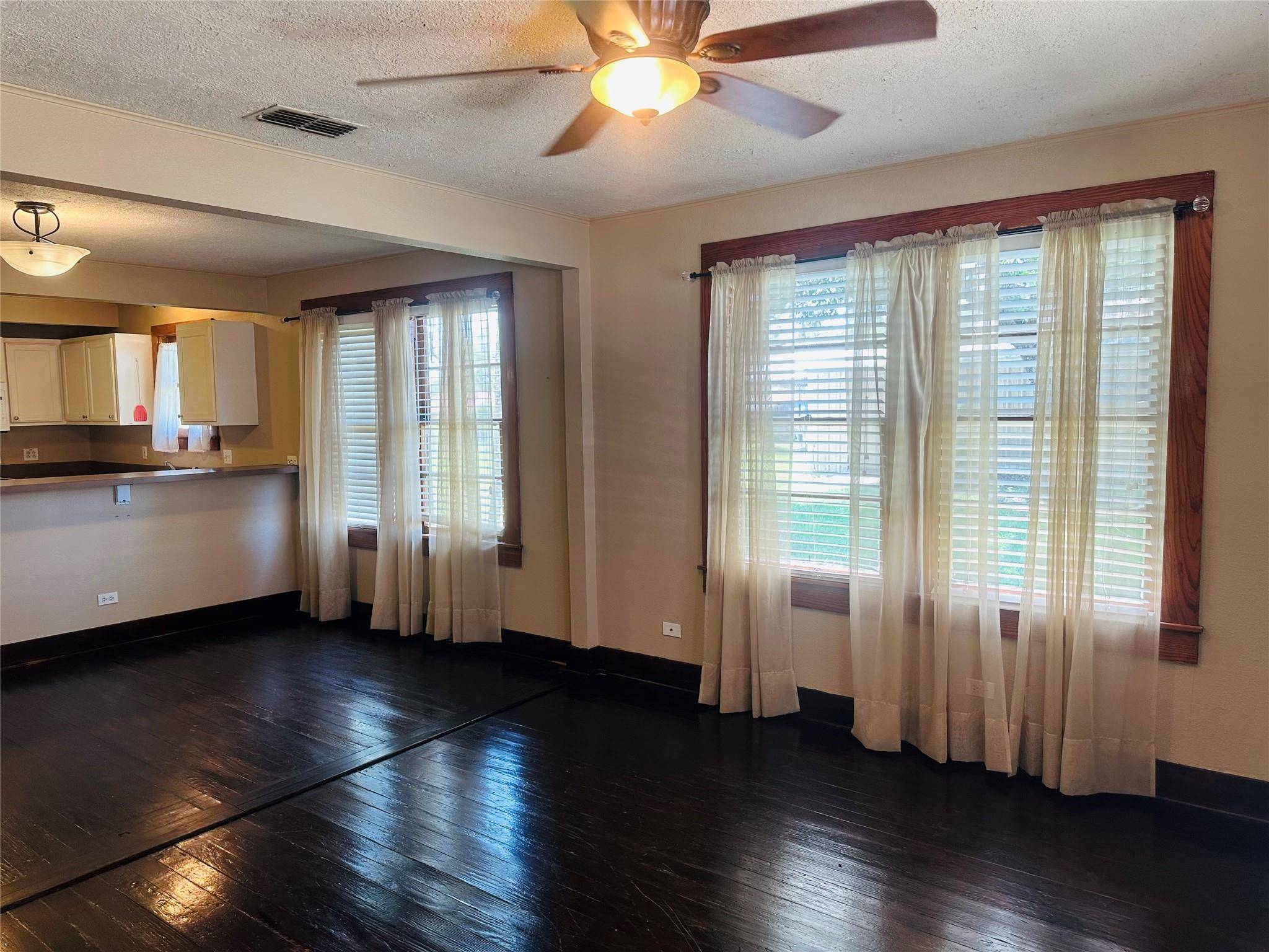 Giddings, TX 78942,486 E Galveston ST