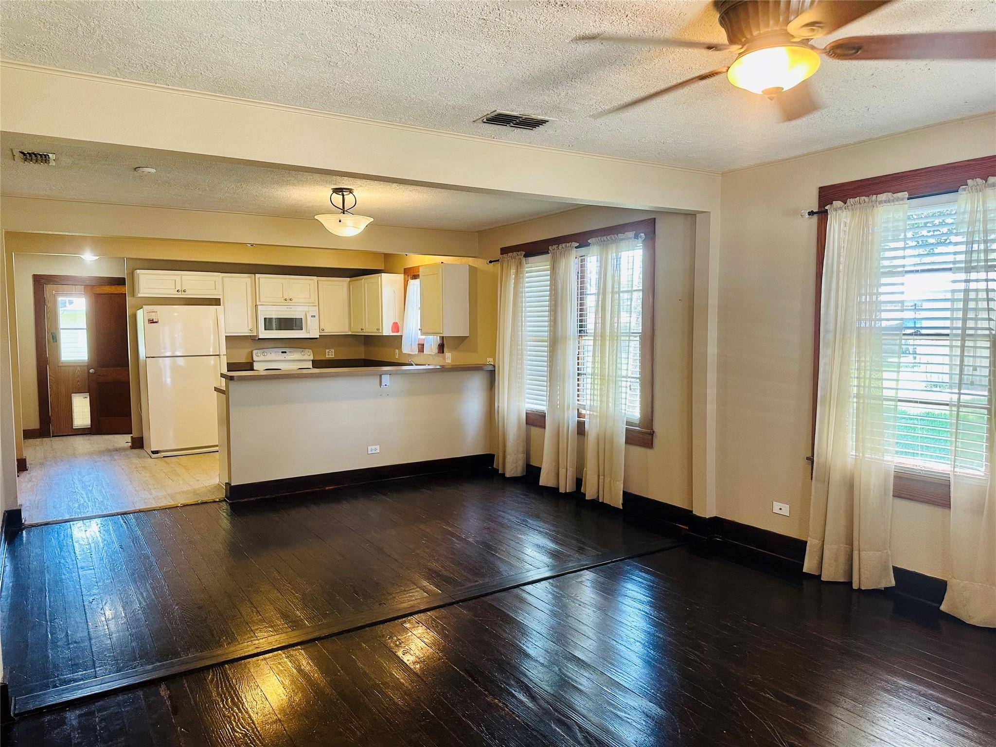Giddings, TX 78942,486 E Galveston ST