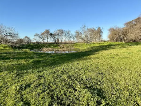 Luling, TX 78648,105 Hall RD