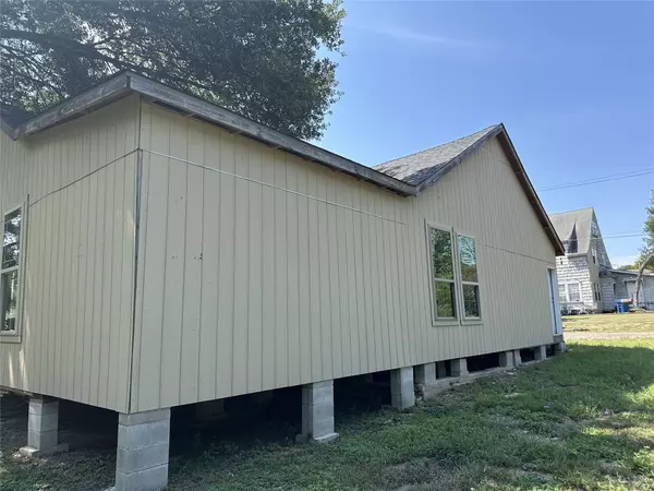 Mexia, TX 76667,401 E Hopkins ST
