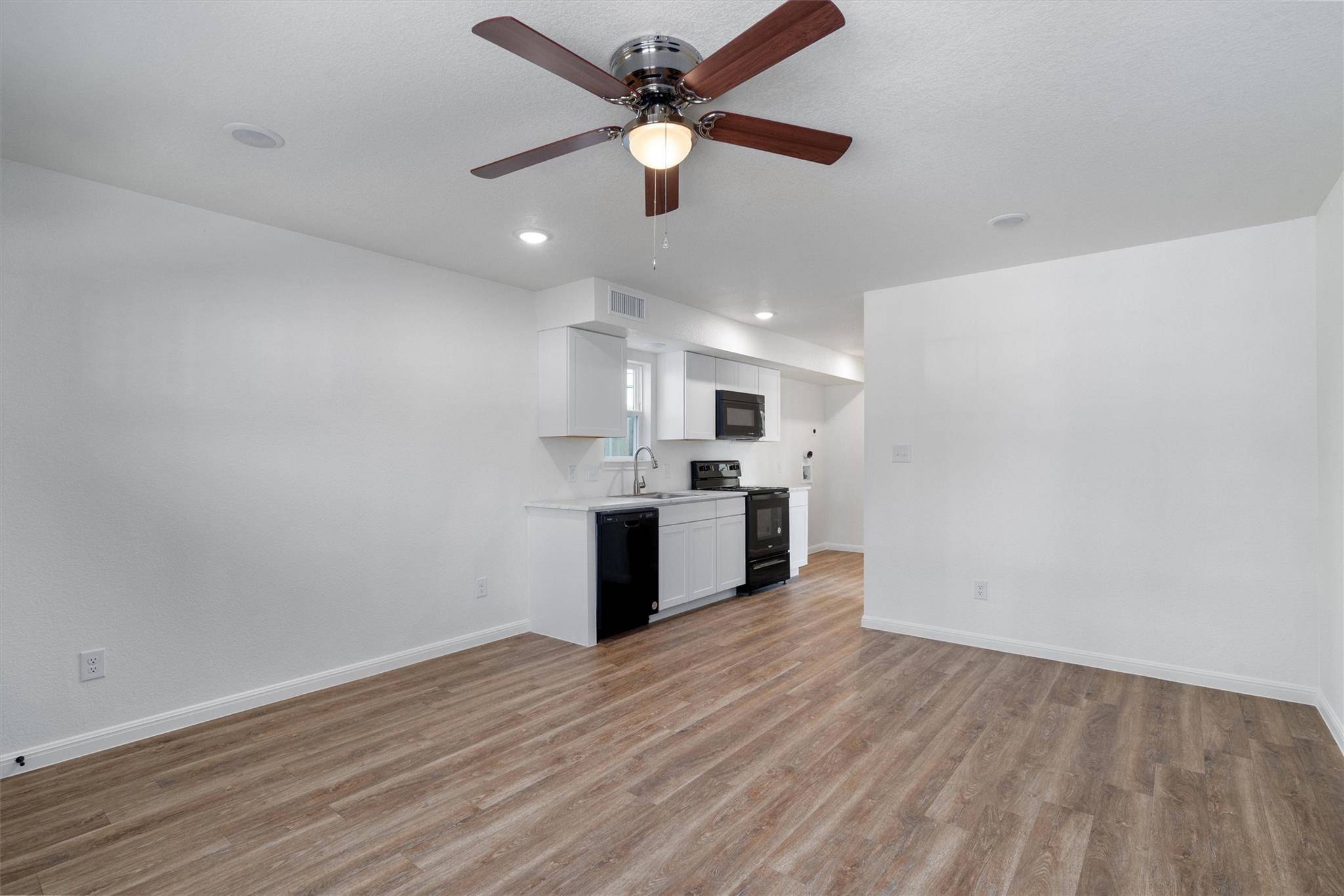 Taylor, TX 76574,2002 2nd ST #400